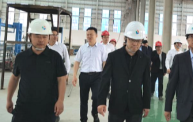 四川省宜賓市南溪區(qū)委書記劉剛一行蒞臨遠東宜賓智能產業(yè)園調研指導