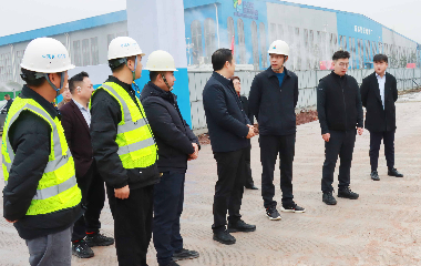 南溪經(jīng)開區(qū)黨工委副書記、管委會(huì)主任李勇一行蒞臨遠(yuǎn)東股份宜賓智能產(chǎn)業(yè)園調(diào)研指導(dǎo)